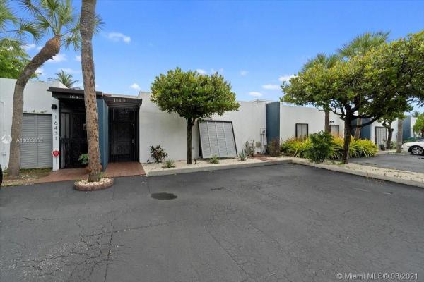 Windmill Gate, 16429 Fox Den Ct, Miami Lakes, Florida 33014, image 2