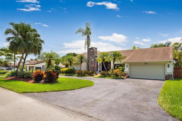Calusa Club Estates, 13350 N Calusa Club Dr, The Crossings, Florida 33186, image 2
