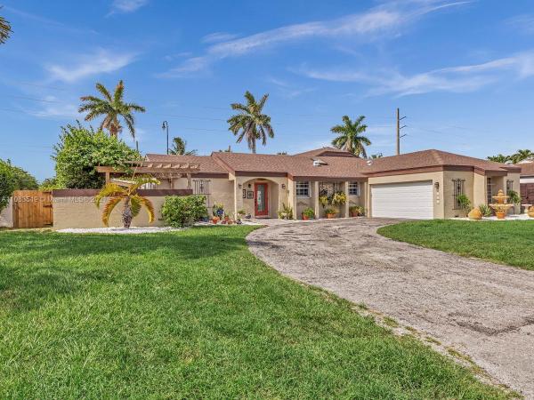 Weitzer Shauna Meadows, 15531 SW 152nd Ter, Richmond West, Florida 33187, image 2