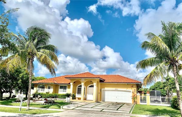 Pine Tree Manor, 19920 Kingston Dr, Cutler Bay, Florida 33157, image 2