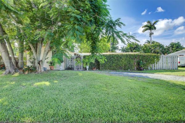 Bel Aire, 19010 Sterling Dr, Cutler Bay, Florida 33157, image 2