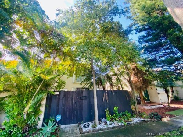 Snapper Creek Townhouses, 6969 SW 110th Pl, Kendall, Florida 33173, image 2