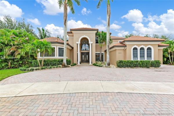 Grand Oaks Estates, 12402 Grand Oaks Dr, Davie, Florida 33330, image 2