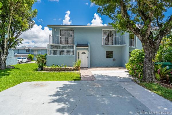 Chateaubleau Villas, 3860 SW 107th Ave #1-11, University Park, Florida 33165, image 2