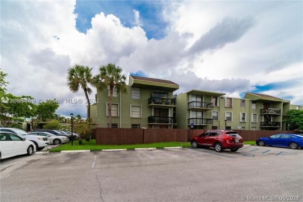 Captiva Lakes Villas, Kendale Lakes, Florida 33183, image 1