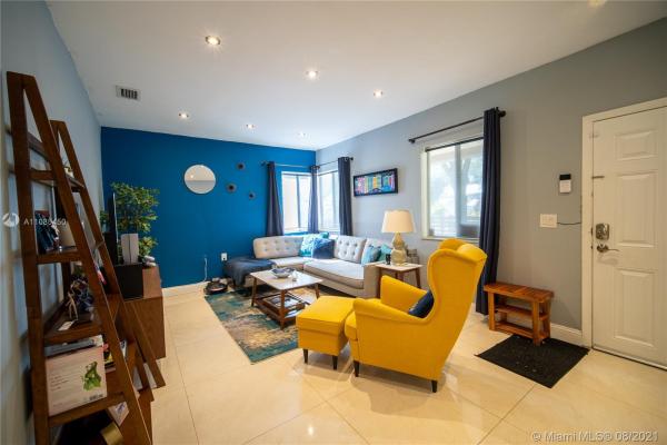 320 NE 168th Ter, Miami, Florida 33162, image 2