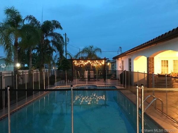 Cherry Grove, 9405 SW 89th St, Kendall, Florida 33176, image 2