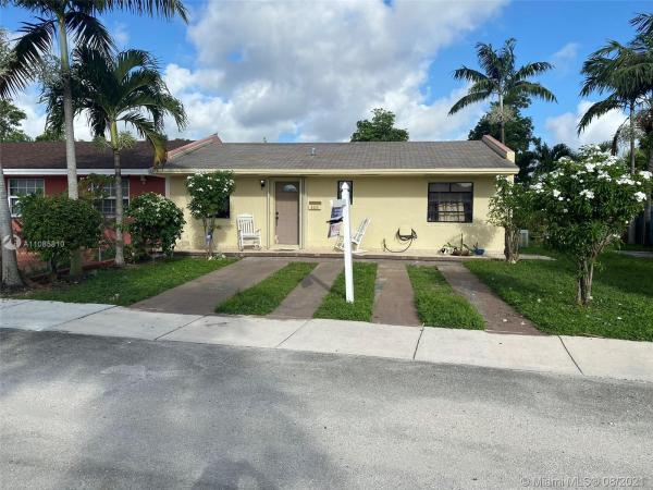 Royale Green, 4400 SW 129th Pl #4400, Kendale Lakes, Florida 33175, image 2