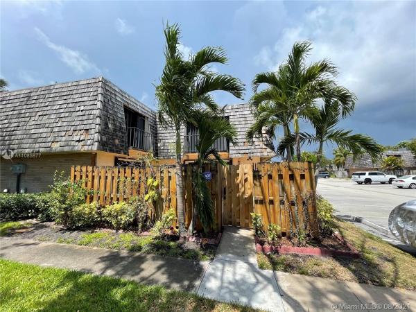 Lakewood Of Palm Springs, 219 Lake Arbor Dr, Palm Springs, Florida 33461, image 2