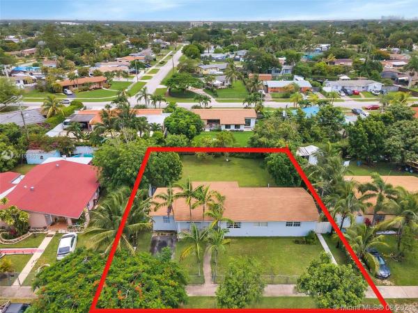 Palmetto Country Club Estates, 9745 SW 164th St, Palmetto Estates, Florida 33157, image 2