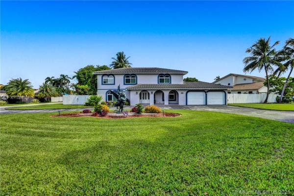 Country Club Of Miami Estates, 7515 N Oakmont Dr, Country Club, Florida 33015, image 2