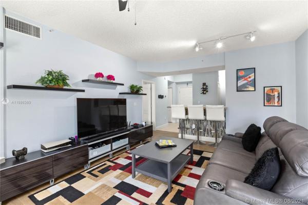 Valencia, 6001 SW 70th St #313, South Miami, Florida 33143, image 2