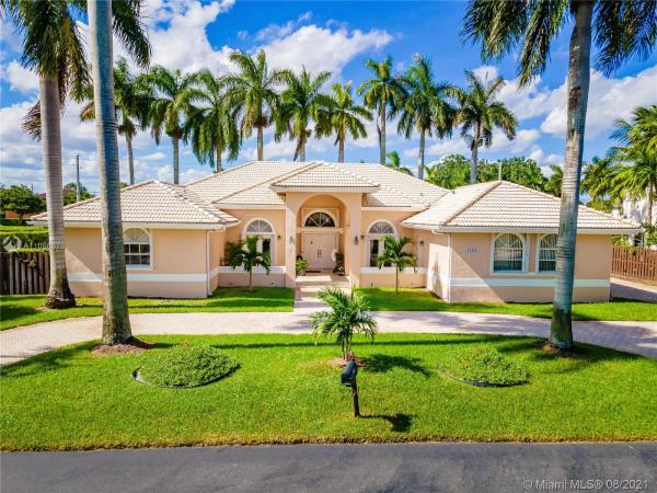 Mansions Cove At Lakes Of The Meadow, 15495 SW 42nd Ter, Kendall West, Florida 33185, image 2