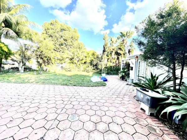 Fulford By The Sea, 1758 NE 176th St, North Miami Beach, Florida 33162, image 2