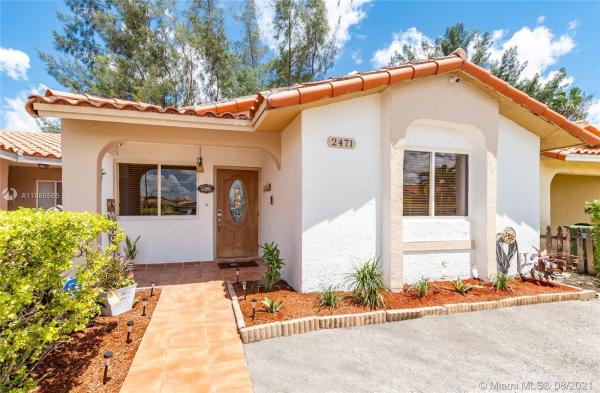El Prado By The Lake, 2471 W 65th St, Hialeah, Florida 33016, image 1