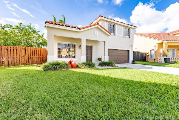 Weitzer At Lago Mar, 7234 SW 158th Pl, Kendale Lakes, Florida 33193, image 2