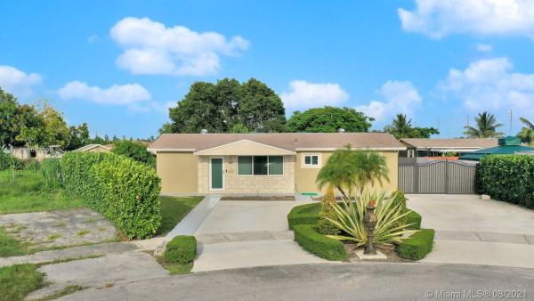 Pinewood Manor, 27833 SW 129th Pl, Three Lakes, Florida 33032, image 2