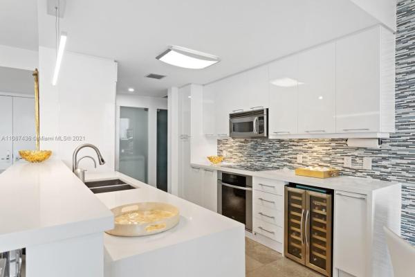 Carbonell, 901 Brickell Key Blvd #1405, Miami, Florida 33131, image 2