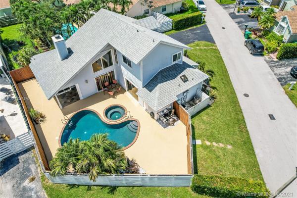 Royal Glen, 10095 SW 141st Ct, The Hammocks, Florida 33186, image 2