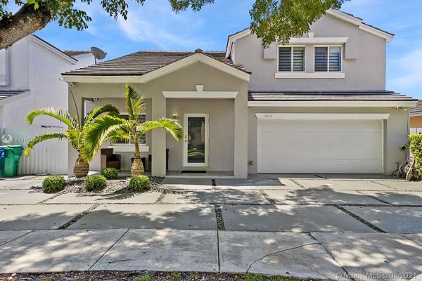 Weitzer At The Hammocks, 15448 SW 99th LN, The Hammocks, Florida 33196, image 2