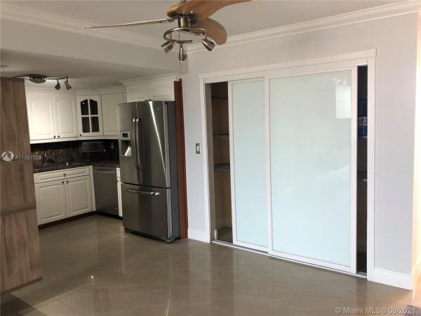 Sandalwood, 854 NW 87th Ave #506, Fountainebleau, Florida 33172, image 2