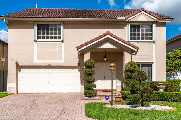 West Esplanade, 19012 NW 79th Ct, Hialeah, Florida 33015, image 2