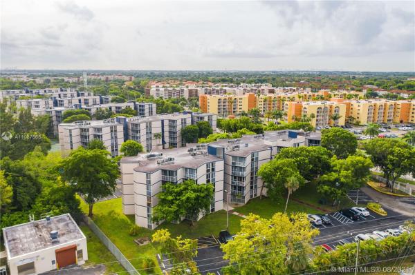Las Brisas Country Club Of Miami, 7165 NW 186th St #A403, Country Club, Florida 33015, image 2