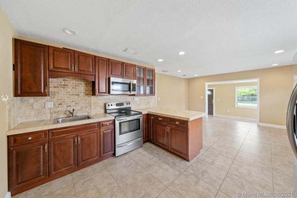 Coral Villas, 2643 SW 64th Ave, Coral Terrace, Florida 33155, image 2