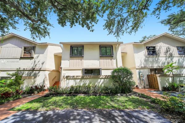 Shadywood Villas, 11715 SW 92nd Ter, Kendall, Florida 33186, image 2