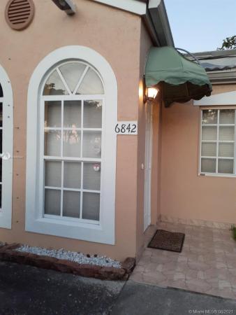 Fountain Park, 6842 NW 166th Ter #802, Miami Lakes, Florida 33014, image 1