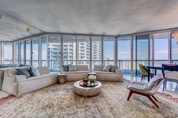 Icon Brickell Tower 2, 495 Brickell Ave #4204, Miami, Florida 33131, image 2