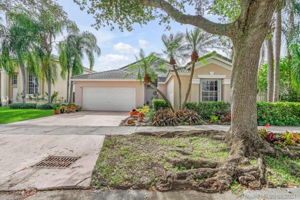 Weitzer At The Hammocks, 9720 SW 155th Ave, The Hammocks, Florida 33196, image 2