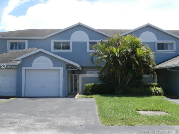 Place Royale, 14242 SW 96th Ter, The Hammocks, Florida 33186, image 2