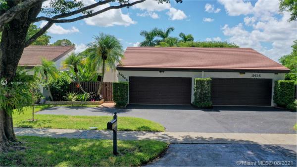 Royal Singapore Lake, 19630 W Lake Dr, Country Club, Florida 33015, image 2