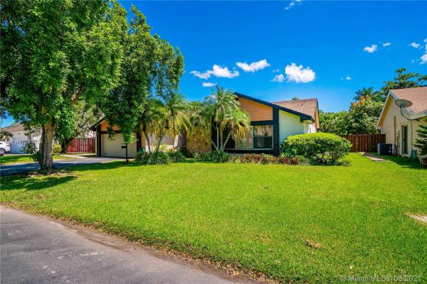 Lakes Of The Meadow, 15620 SW 49th St, Kendall West, Florida 33185, image 2