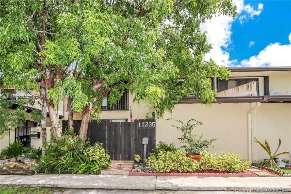 Snapper Creek Townhouses, 11235 SW 65th St, Kendall, Florida 33173, image 2