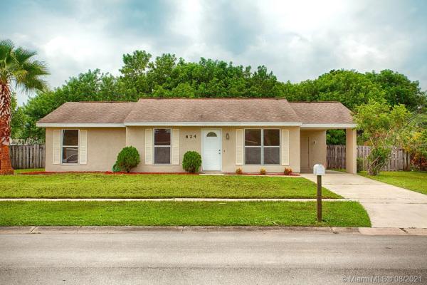 824 SE Corto Ter, Florida 34983, image 2