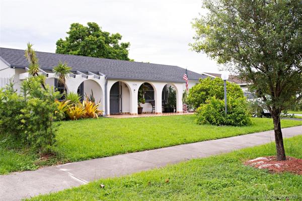 San Sebastian, 4346 SW 134th Pl, Kendale Lakes, Florida 33175, image 2