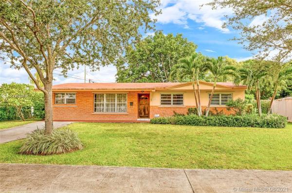 Heftler Homes, 10331 SW 53rd St, Westwood Lakes, Florida 33165, image 2