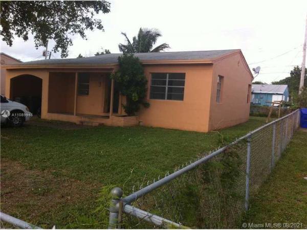 Sunshine Manor, 2539 Fletcher St, Hollywood, Florida 33020, image 2