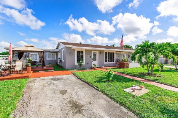 Carol City Gardens, 4345 NW 200th St, Miami Gardens, Florida 33055, image 2