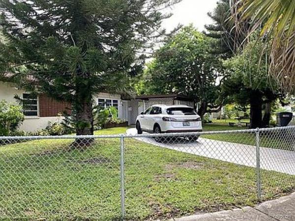 Brookside Estates, 1080 NE 150th St, Golden Glades, Florida 33161, image 2