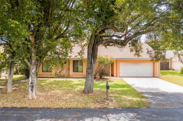 Lakes Of The Meadow, 5435 SW 150th Ct, Kendall West, Florida 33185, image 2