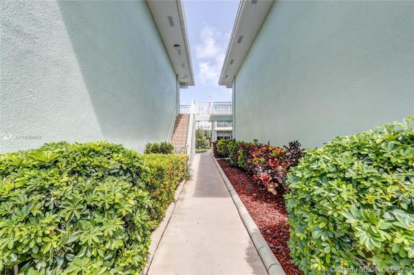 Tarelton Manor, 2100 NE 38th St #229, Lighthouse Point, Florida 33064, image 1