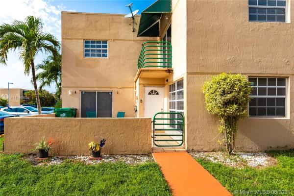 Les Chateaux At International Gardens, 1925 SW 118th Ct #138, Tamiami, Florida 33175, image 2