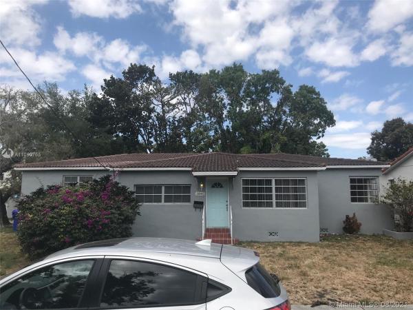 Stadler Grove, 3845 SW 1st St, Miami, Florida 33134, image 2
