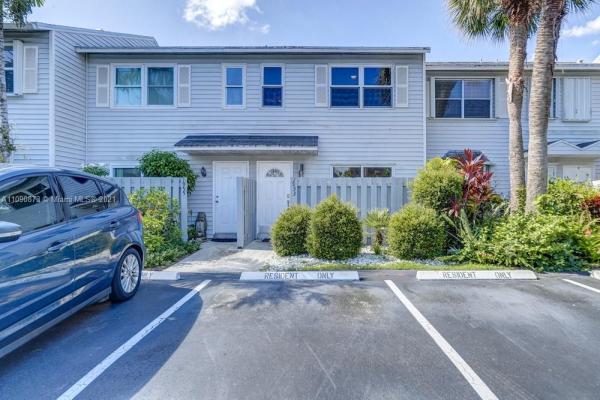 Edgewater Townhomes, 1953 NE 15th Ave, Fort Lauderdale, Florida 33305, image 2