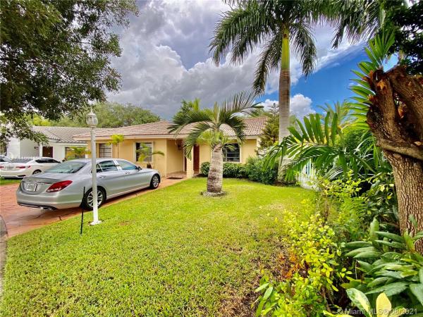 Munne Royal Homes, 14440 SW 96th Ter, The Hammocks, Florida 33186, image 2