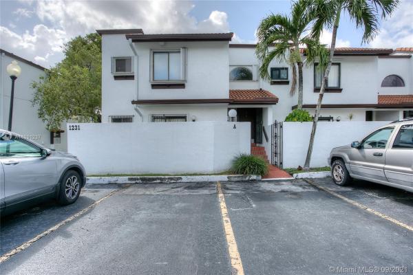 Villa Venezia, 1231 SW 124th Ct #25-A, Tamiami, Florida 33184, image 2