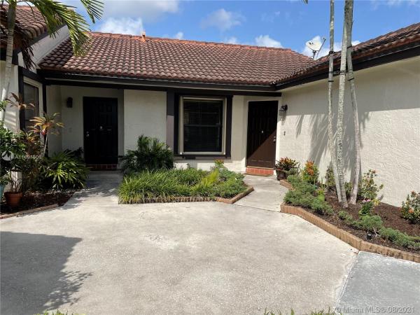 Village Homes At Lakes Of The Meadow, 15275 SW 45th Ter #58H, Kendall West, Florida 33185, image 1
